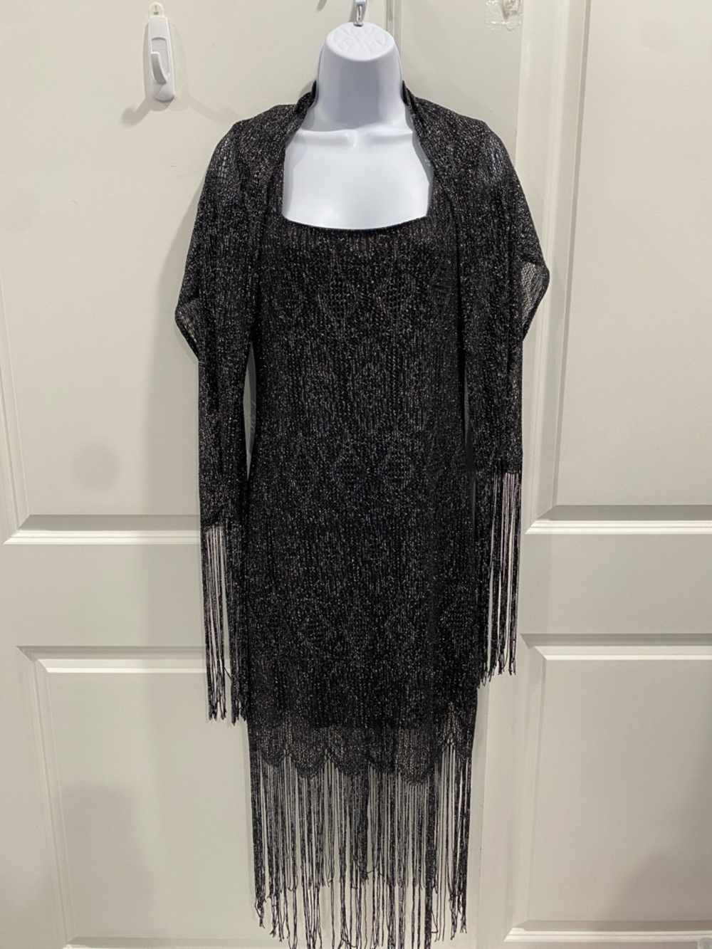 Onyx Nite Sparkly Metallic Black Cocktail Dress With Scalloped Fringe Hem Size 4 - Picture 14 of 17